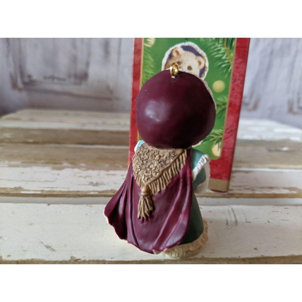 Hallmark Keepsake 2001 Granddaughter Bear Victoria - Picture 4 of 7